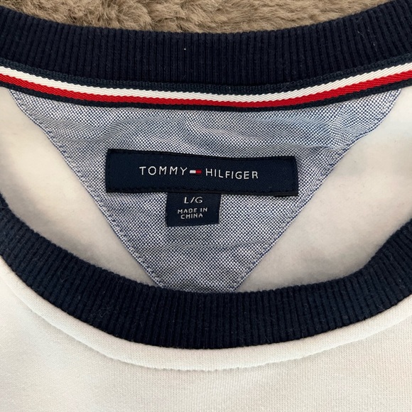 Tommy Hilfiger crewneck, size L - Picture 2 of 2
